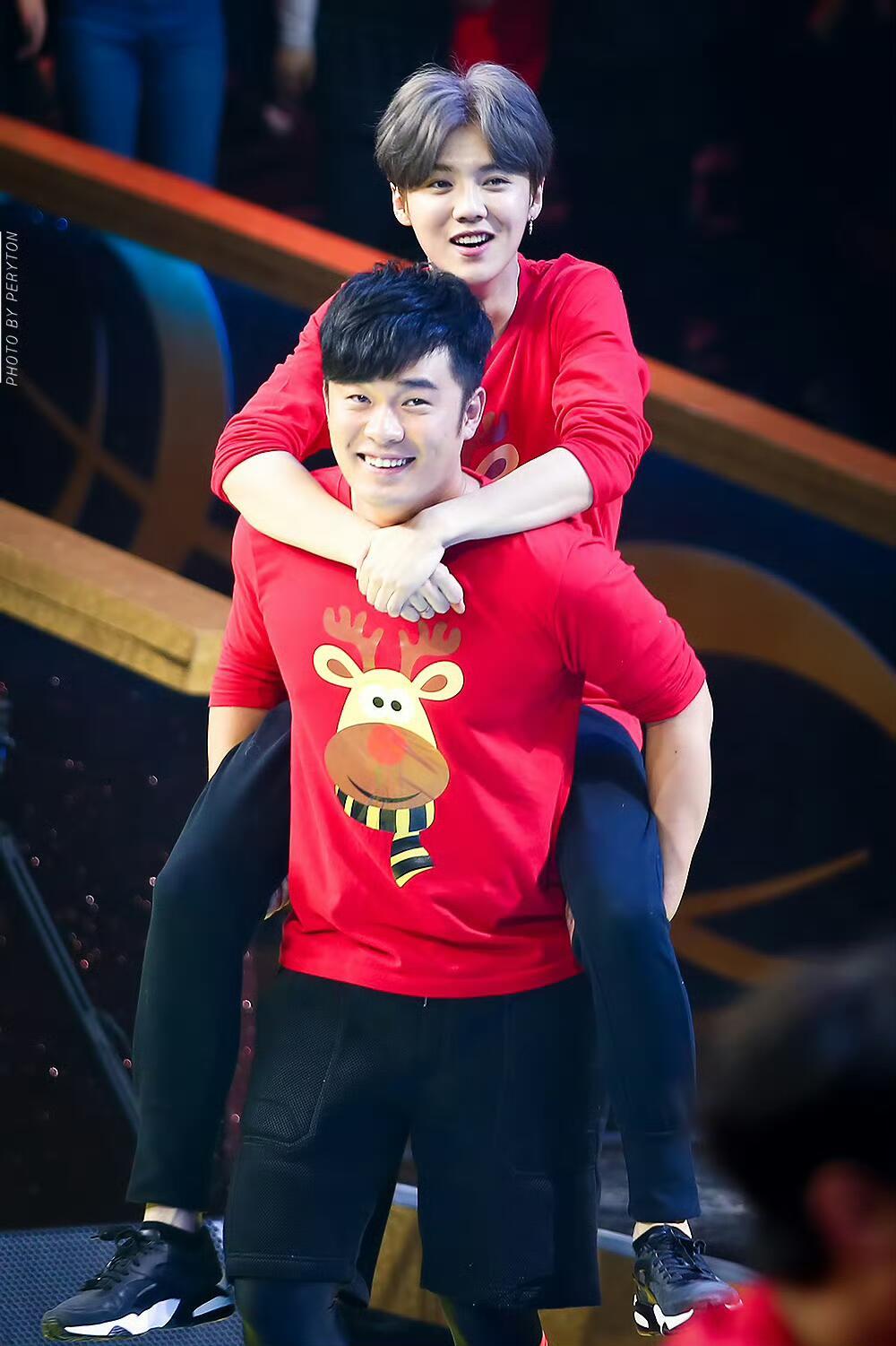 节目组让邓超陈赫鹿晗猜其他常驻嘉宾是谁，邓超说“三个人录就够了”邓超说三个人录