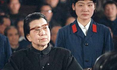 “十年”后的一段时间，全盘否定样板戏成为主导潮流，但也存在为样板戏辩护者，他们当