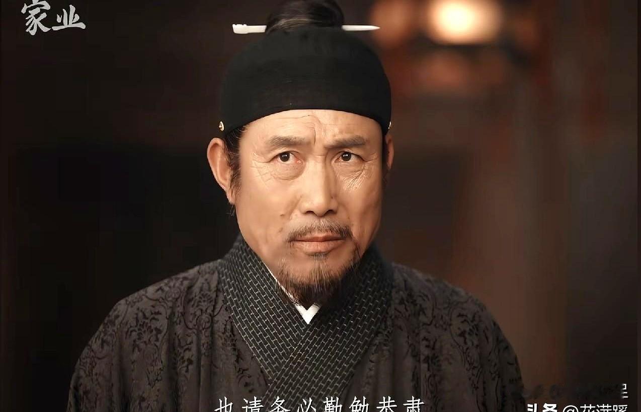 看田荣华回门时，田槐安和田本昌一左一右递茶，嘴上抹蜜，心里只盯着青鹤仙人。因为