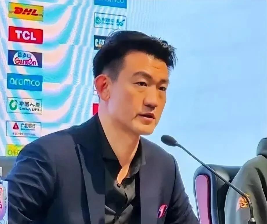 王博真是太谨慎了！广厦队拿到冠军点后，接受采访时说出了这样的话“能够连续取得客