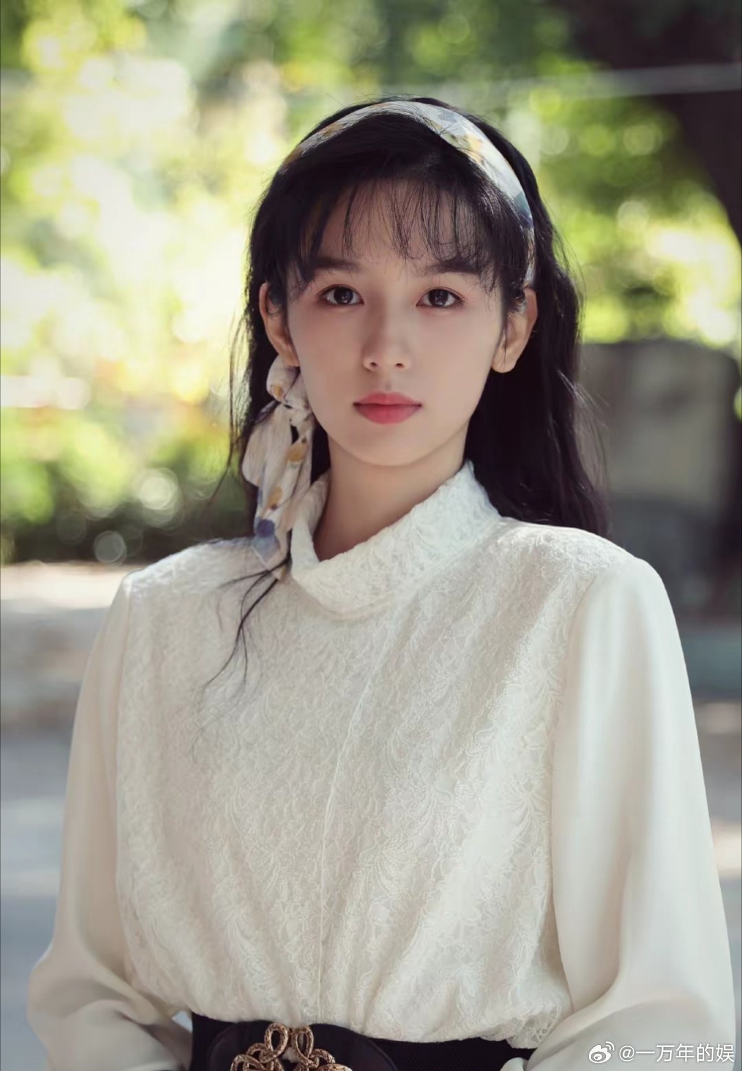 周也要羡慕死田曦薇了，好不容易接了一部比较有质感的年代剧，演技也有进步，结果大盘