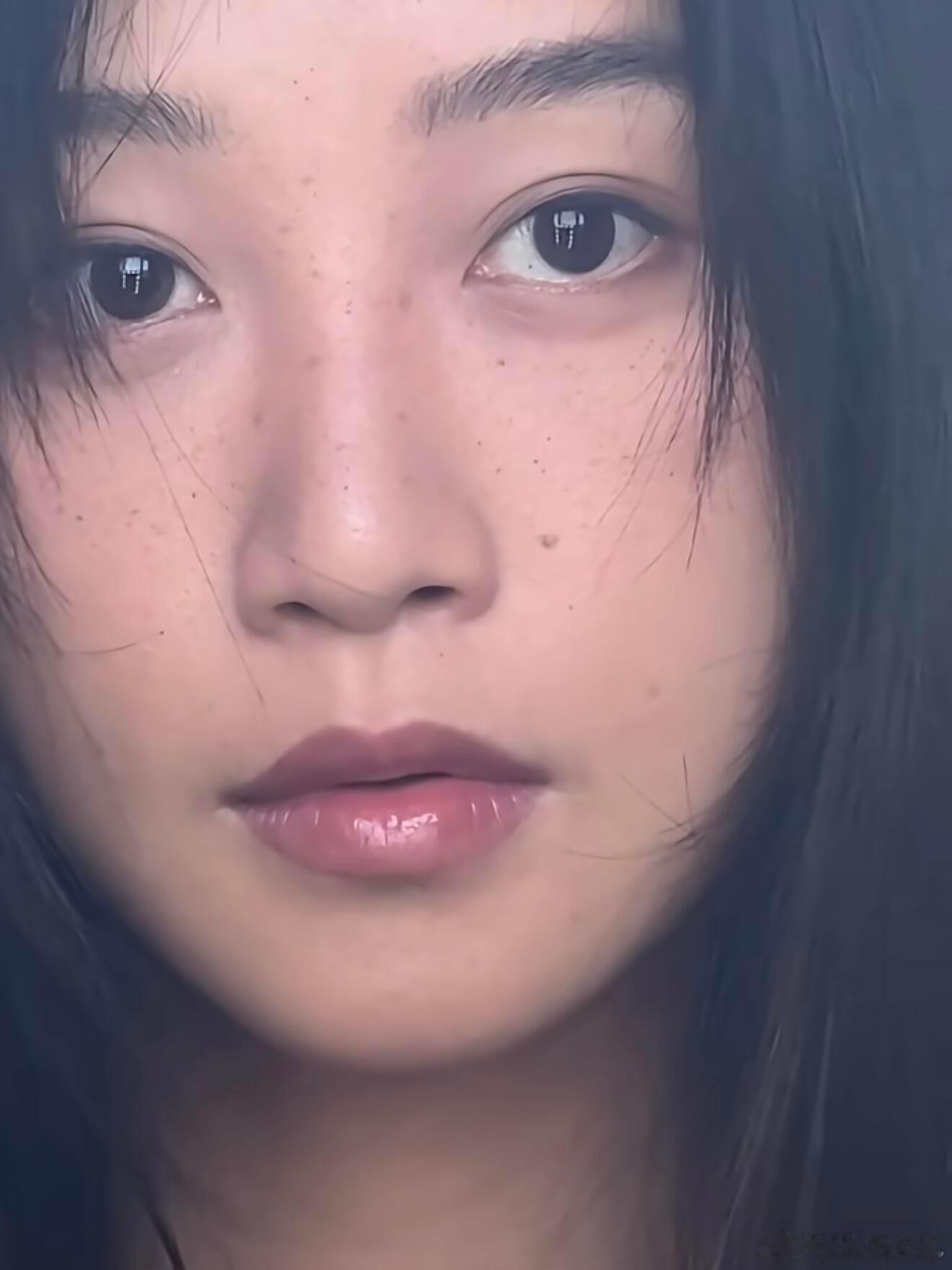 浣碧这眼睛怎么了。。。。不同的感觉内双的时候很清纯，宽了之后又很御姐。不懂就问随