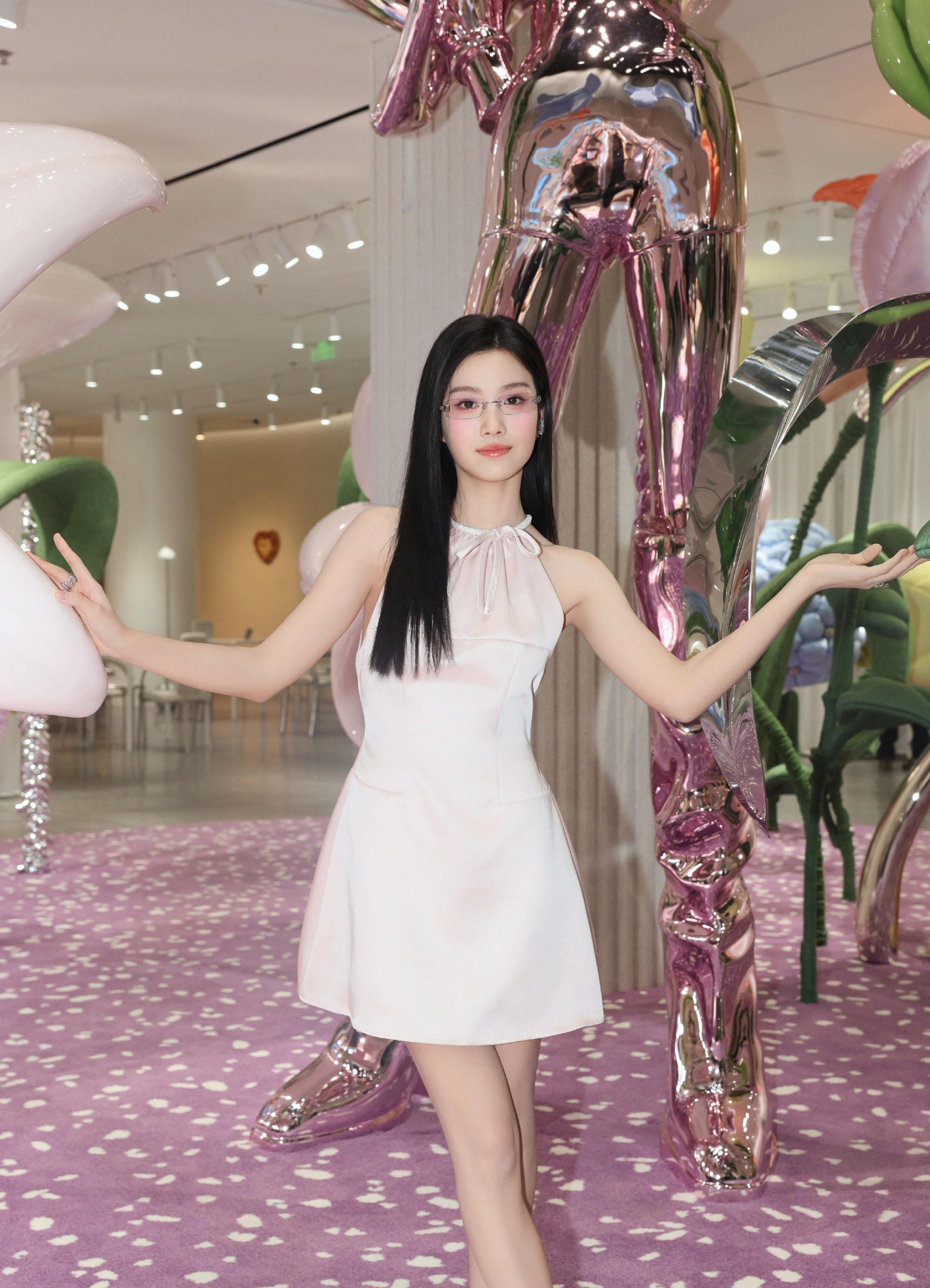 卢昱晓挂脖粉裙卢昱晓～～卢昱晓卢昱晓