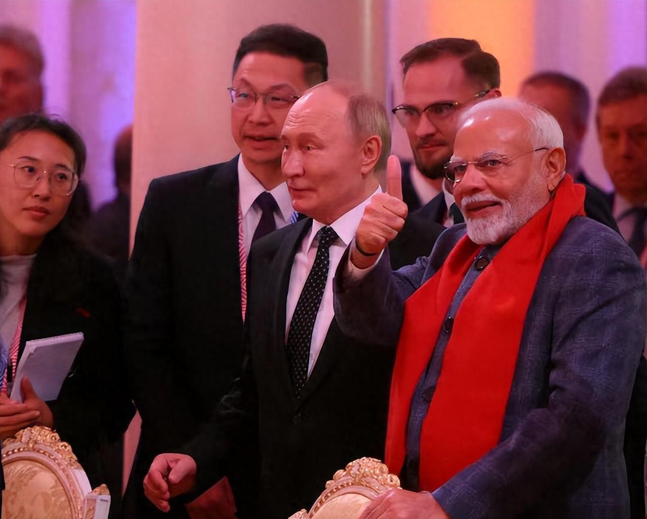 金正恩还没到，首位观礼阅兵的巨头抵华，接待规格极高。随着纪念抗战胜利的九三阅
