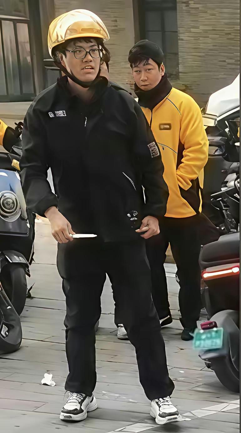 外卖员真的太难了！一个外卖员的抗争是被迫无奈！就说之前超强台风“利奇马”席卷上海