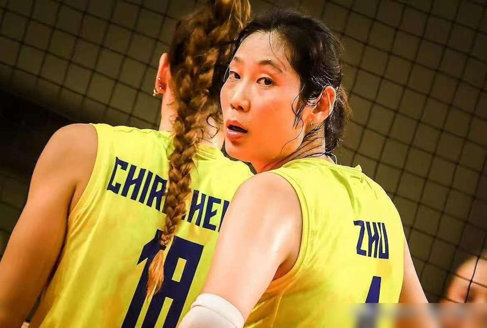 第一局朱婷9扣8中！太牛了！12月12日凌晨的女排世俱赛B组里，科内利亚诺对