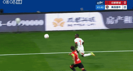 他估计得火——中超主裁判黄毅将双标演绎的淋漓尽致！成都榕城1：0青岛海牛，比