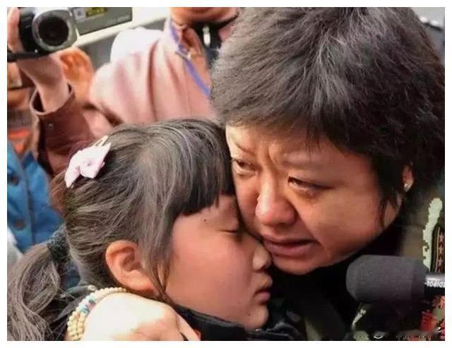 主持人曾问韩红，“你想过生一个孩子吗？”，韩红说，“想过，在我39岁的时候想过，