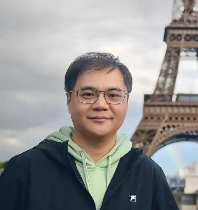这几天大家看到了，杨议把父亲杨少华的葬礼搞得排场很大，动劲也很大。但是，排场大，