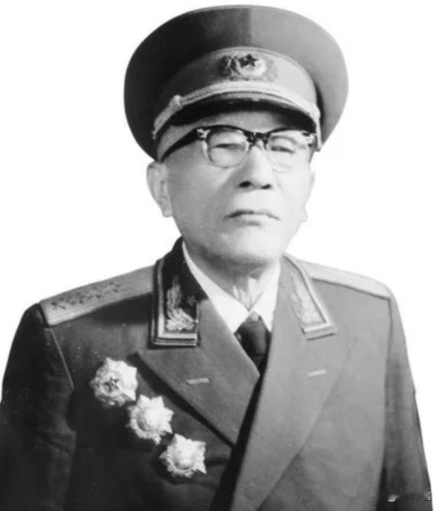 黄克诚感叹：“彭德怀、贺龙二位元帅都是出类拔萃的沙场悍将，但志趣迥异、差别很大。