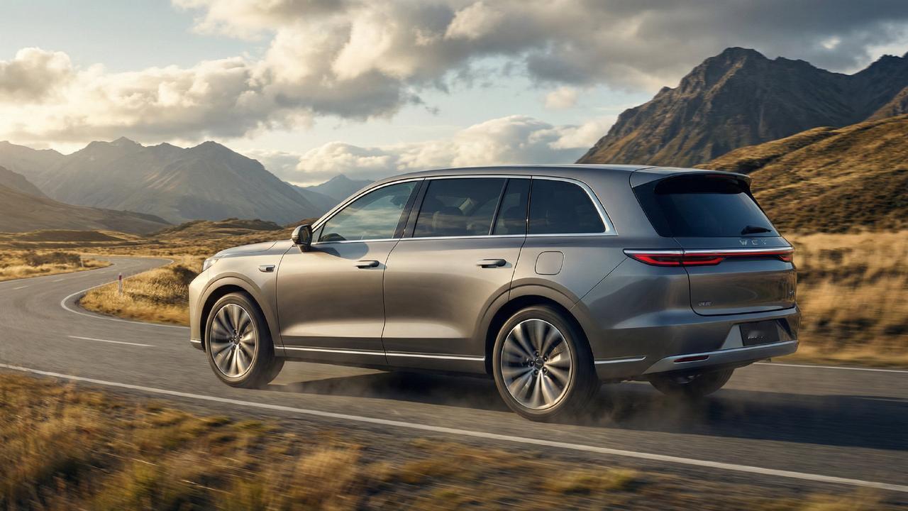 魏牌新旗舰车型？魏牌在车型库上在加一枚大将，不过从AI图上来看这款车应该是高于蓝