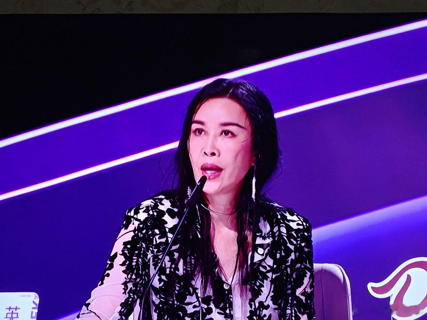 湖南卫视《声鸣远扬》确实没法重现昔日超女快男选秀的辉煌了，看似选手比以前的草根实