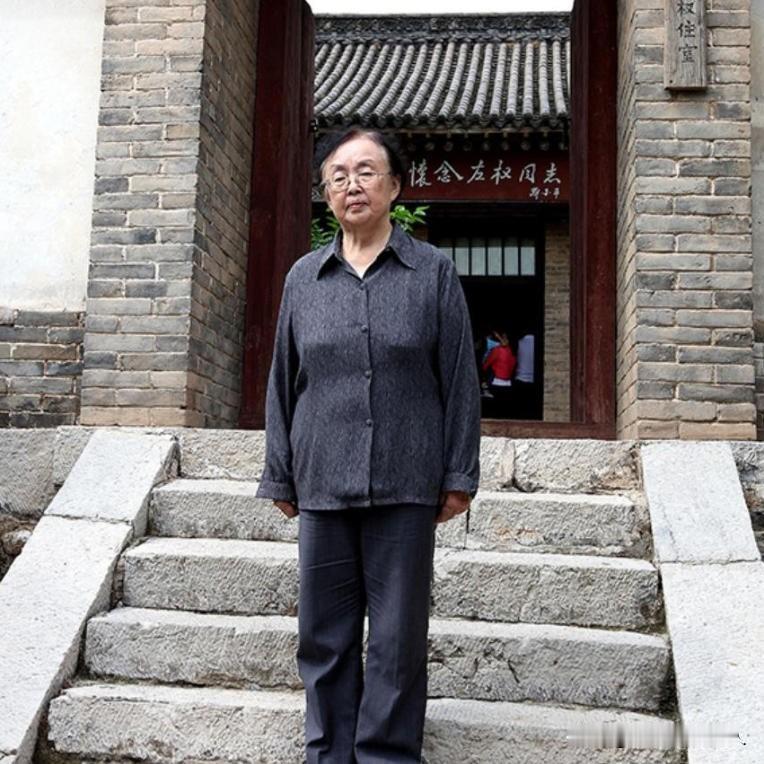 1960年，哈军工院长陈赓办公室冲进一个女孩，她大声问：“凭什么不录取我，我就要