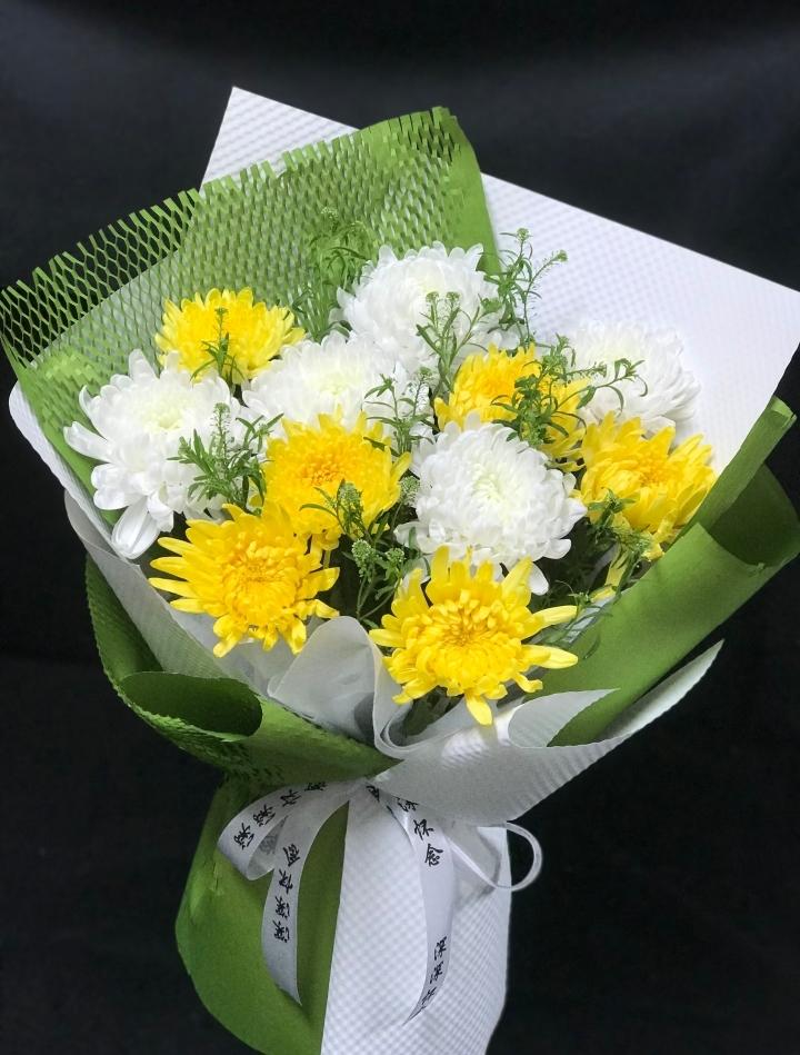 南方的宗族观念呀！老夏家一个远房婶娘今晚7点过世，仅仅五分钟，在四川得到消息