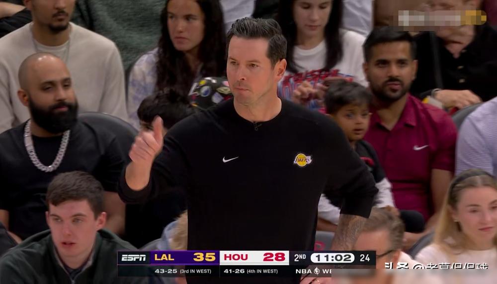 41岁，场均30分，高效得像台机器。魔术师说湖人行了，因为菜鸟教练雷迪克把防