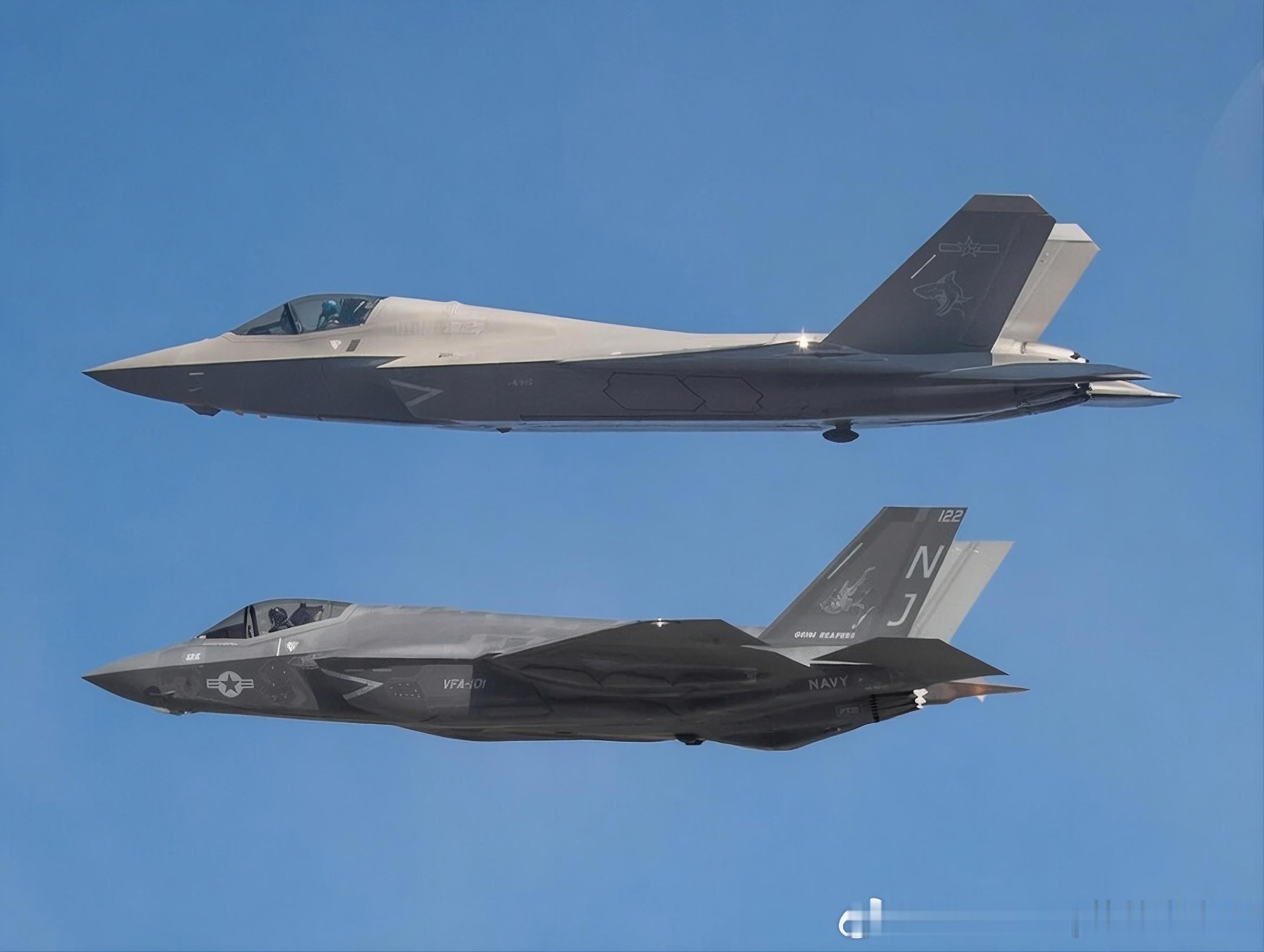 歼-35和F-35c尺寸对比，肥电的五短身材很吃亏啊。