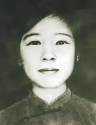 1931年厦门刑场上，怀胎八月的梁慧贞摘下手表塞给刽子手：“别打肚子，朝头开枪，