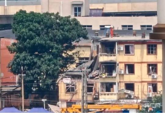 8月19日清晨，石家庄新华区大郭街道铁路55宿舍一栋居民楼部分坍塌。河北省人民