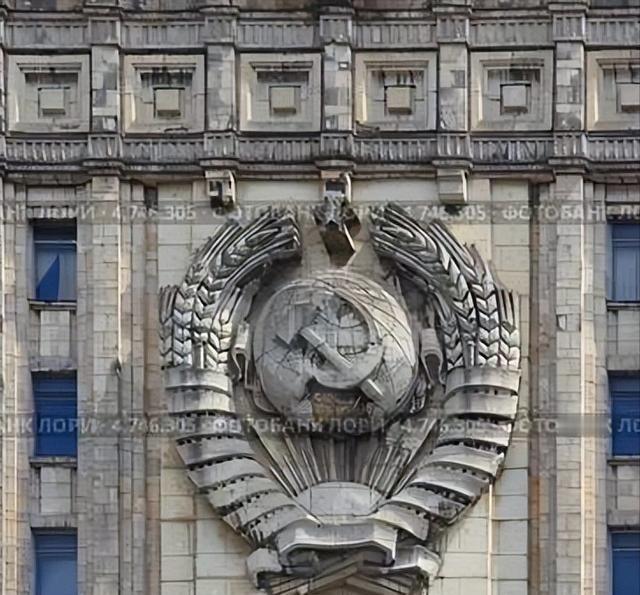 为什么俄罗斯外交部大楼上仍挂着苏联国徽？其实原因很简单，不是为了吓美国，而是不炸