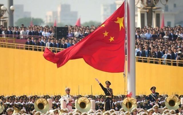 都想错了。真到了撕破脸那一天，第一枪，不会打在北京上海，甚至都不会冲着航母去。人