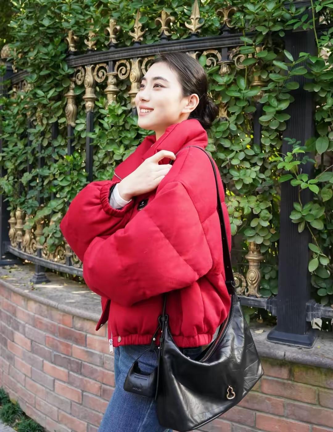 皱纹不是岁月的痕迹，是故事留下的勋章。