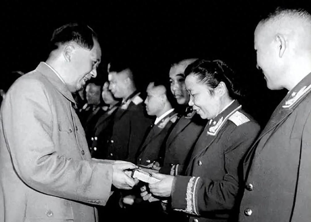 这位红军师长为何20年间始终未晋升一级？授衔时罗荣桓都为他犯难1922年盛夏的