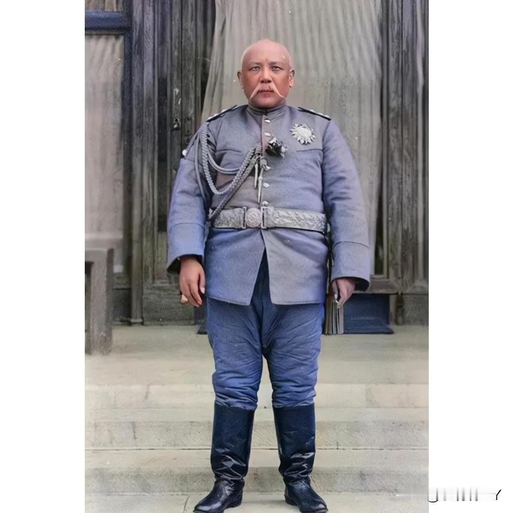 一张老照片，拍摄于1913年的北京，大家看看这人是谁？这不是演员扮演的！照片中的