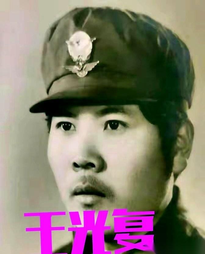 油快没了，弹药也快打光了。任务完成了，该回家了。但他一扭头，看见了地面上，鬼