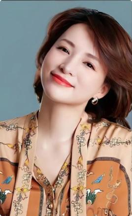 董卿说：“我们睡过同一张床，喝过同一杯水，吃过同一碗饭，牵过彼此的手，搂过彼此的