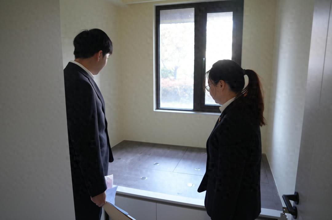 花了半年多时间，跑建材城、盯施工队，20万元积蓄砸进去，终于把新家装修成了理想中
