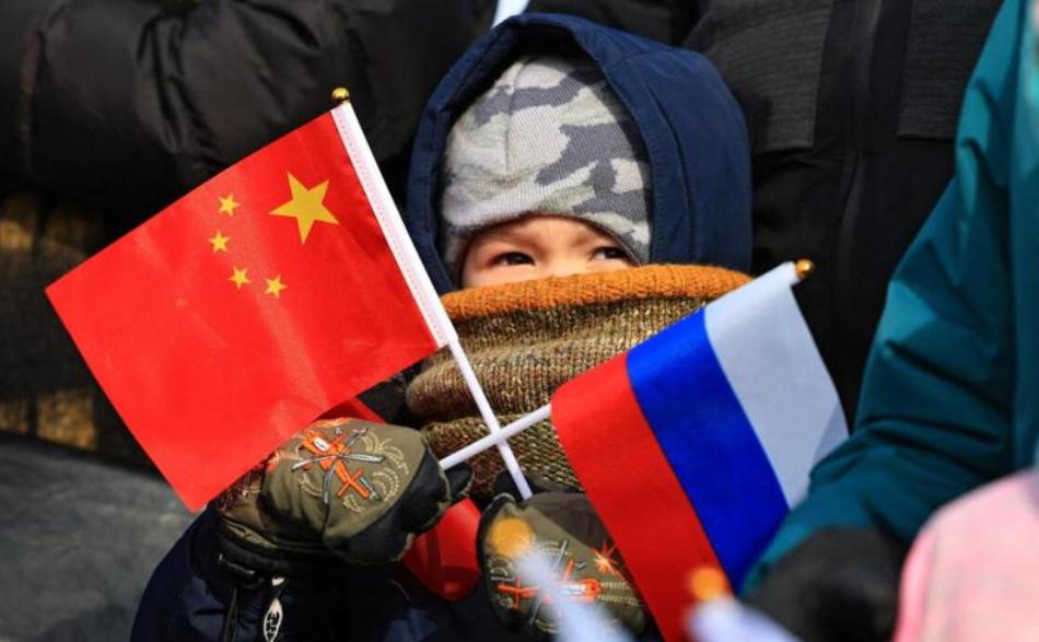 连续三年超2000亿，中俄贸易大升级，早已不是只卖能源国际市场风浪不断，中俄