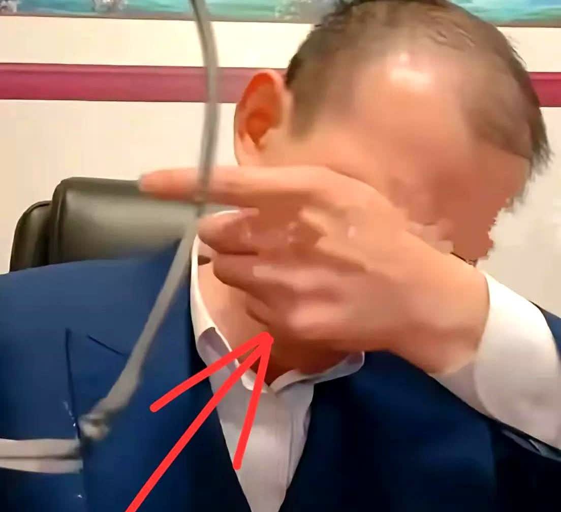 老谢后悔了，后悔的肠子都悔青了。谁能想到，谢浩男回家才一个多月，