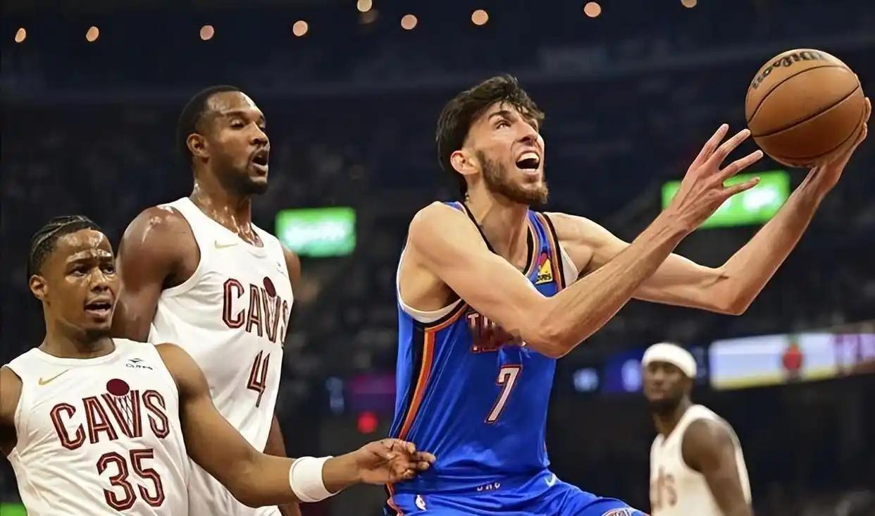 莫布利轮休是因为下场要硬碰硬打雷霆骑士背靠背对阵黄蜂的比赛，莫布利轮休，一个