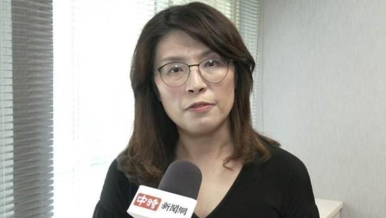 郑丽文问了一个没人敢正面回答的问题：真跟解放军杠上，台湾老百姓要面对什么？电停、