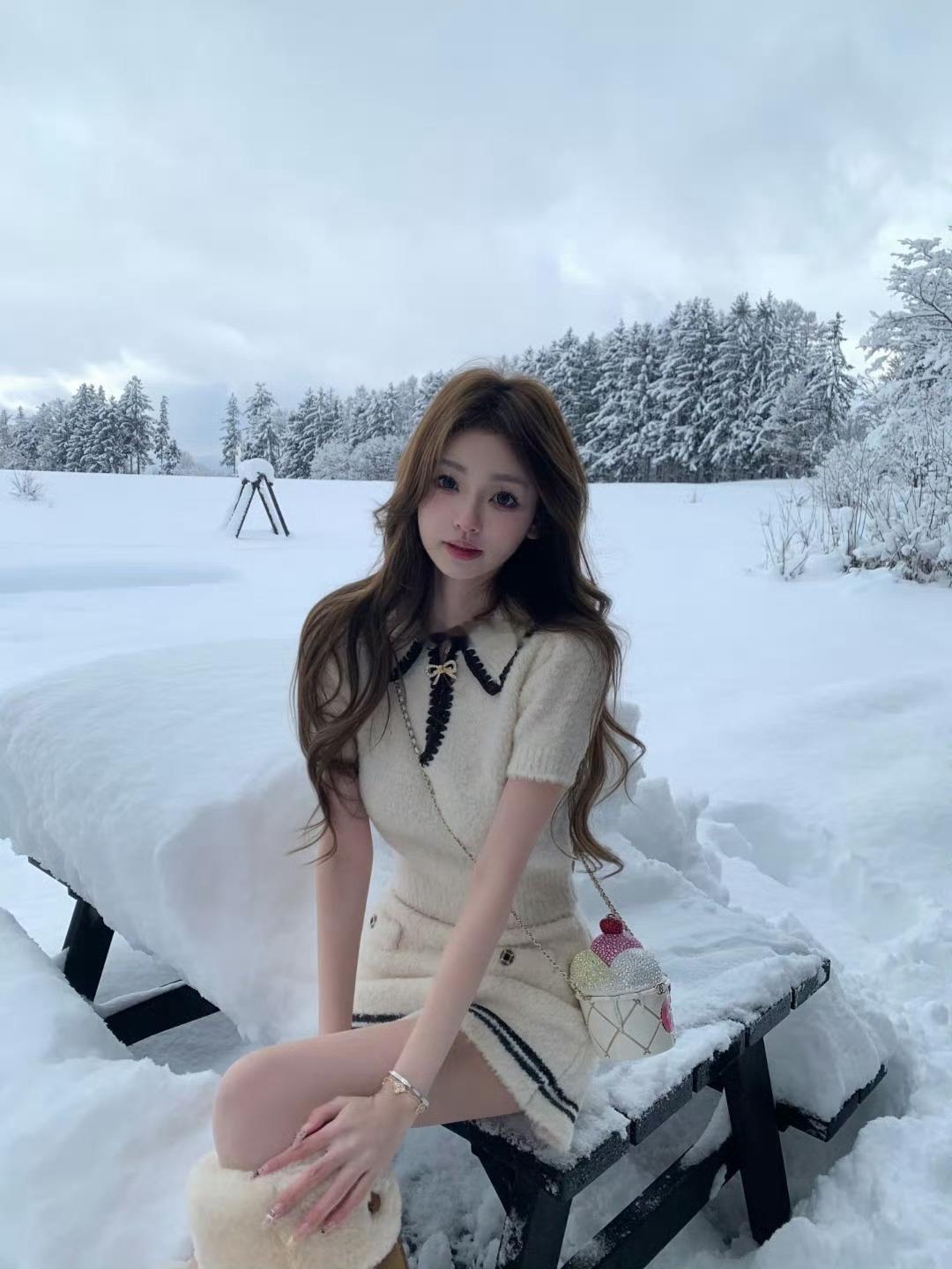 懒懒又去日本陪男友王思聪了，穿成这样真抗冻啊