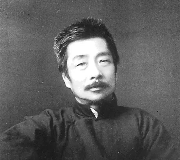 鲁迅、胡适、蒋介石这三人之间的关系非常有意思。鲁迅我们都知道，把国民党骂得透透