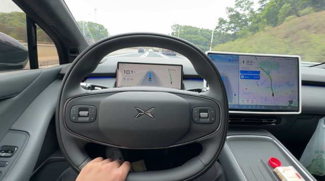 小鹏p7+智驾小鹏P7+这台车已经开了四个月了，行驶了6000多公里也会偶尔