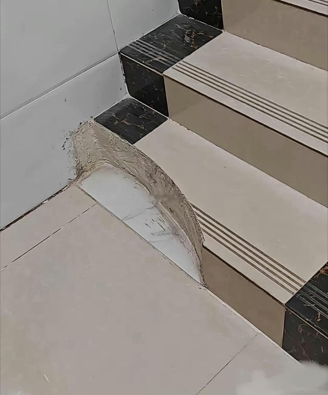 只有高手才能看出来，为什么要把这节楼梯削掉​​​