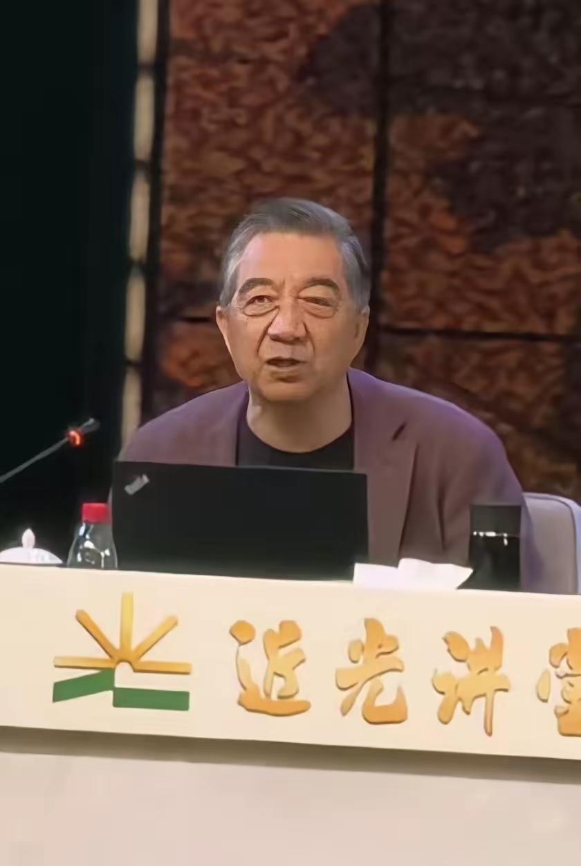 大家曾经熟悉的军事点评节目，有张召忠主持，那是听得津津有味的。时隔五年，局