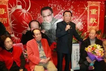 王铎：中国相声界的拜师收徒，到底是盘什么菜？朋友们，说起中国相声界的拜师收徒