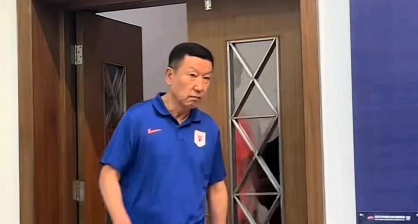 韩媒：崔康熙左膝半月板损伤，泰山队不准假耽误了治疗！7月7日，韩国媒体《spo