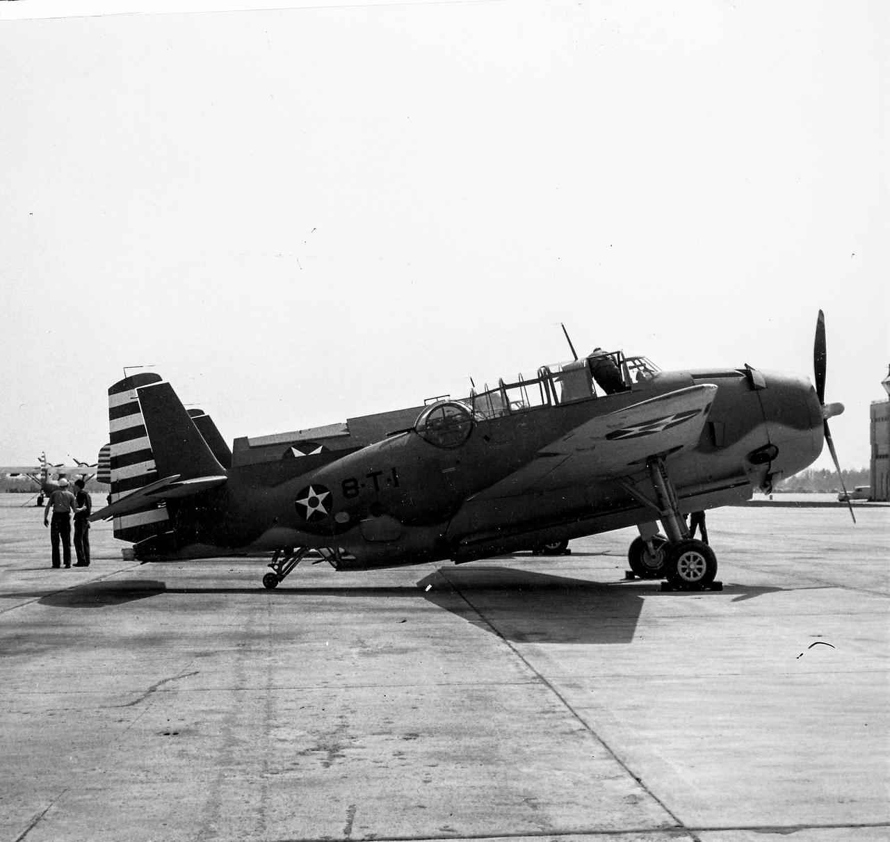 [捂脸哭]“幸运儿”——1942年3月26日，美国海军第8鱼雷机中队的一架TBF