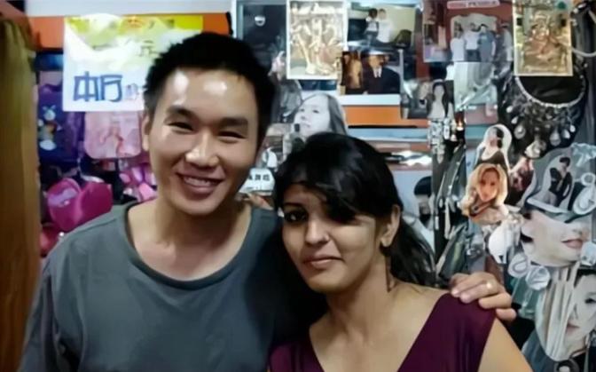 2012年，19岁的印度女孩莫迪娜，听说中国男人不打老婆、女人能挣钱，连夜收拾行