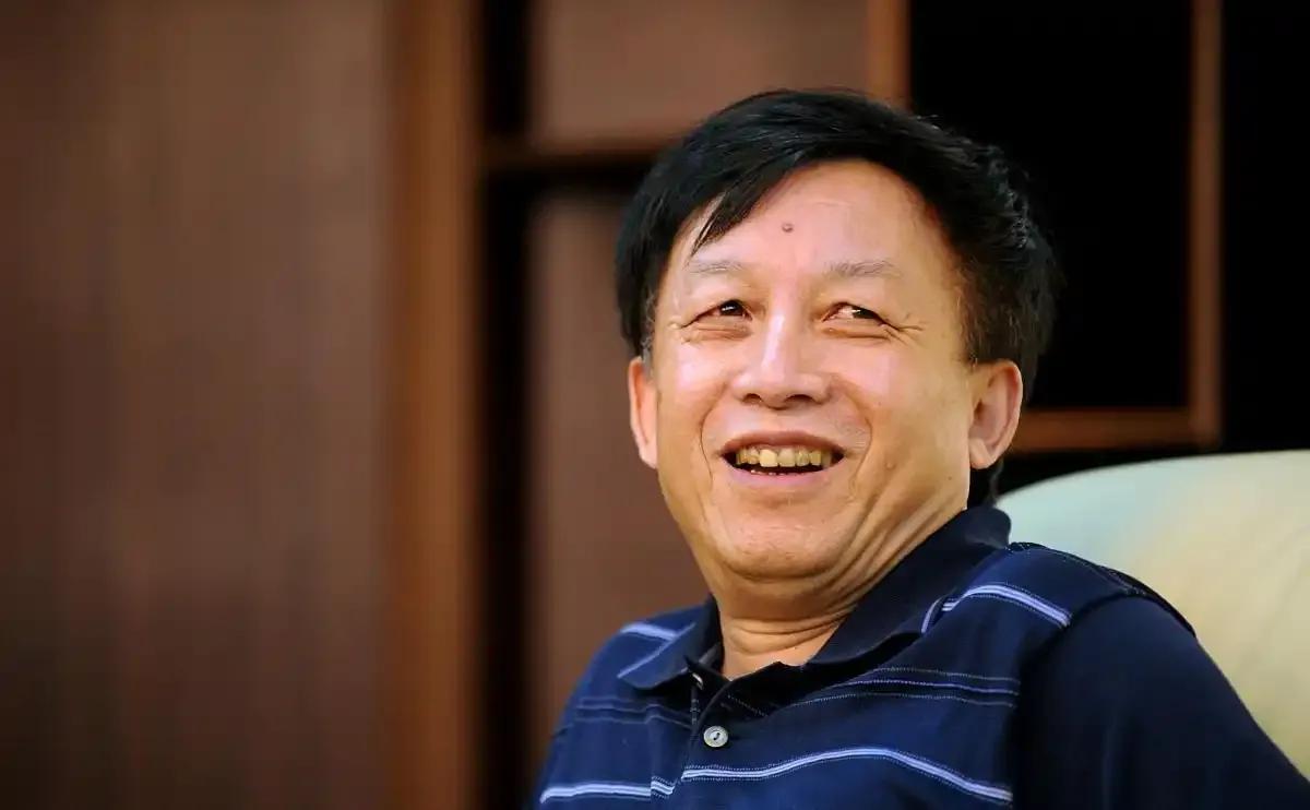 以前，我觉得易中天还可以的。后来，慢慢感觉有点不对劲了，但又说不出来哪里不对劲