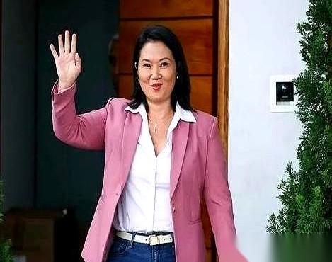 美国人那边怕是香槟都开好了，以为秘鲁来了个“自己人”。一个日裔，美国藤校毕业，