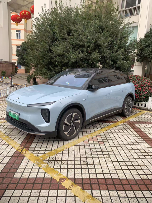 电车维保再开油车好不自在开了一年的电车，要去维保。由于每天通勤上班都要用车，今