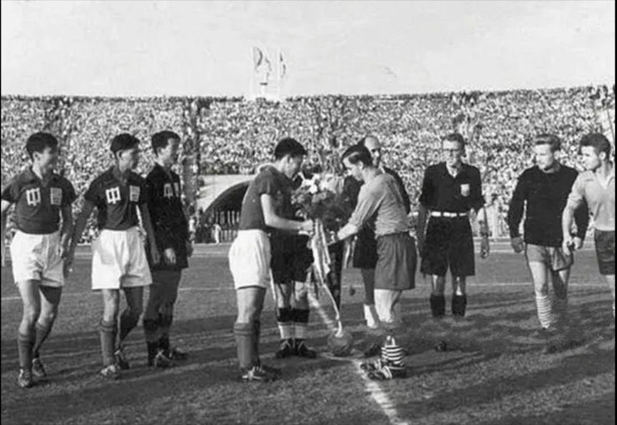 国足真该下猛药整改了！回望1964年，国足在北京0:2不敌巴基斯坦，贺龙元帅