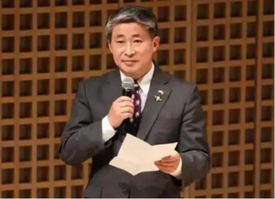 薛剑这回真是“越战越勇”，一句“中国有权驻军日本”直接把日本新首相高市早苗给整不