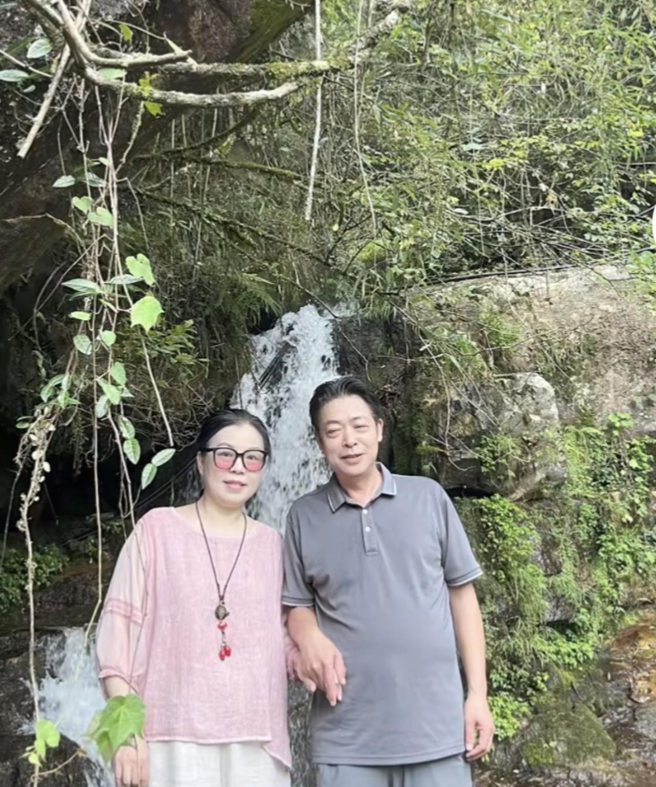堂嫂一说到郭威就唉声叹气，一阵指责声，“养母对他那么好。他都没良心啊，对他的所作