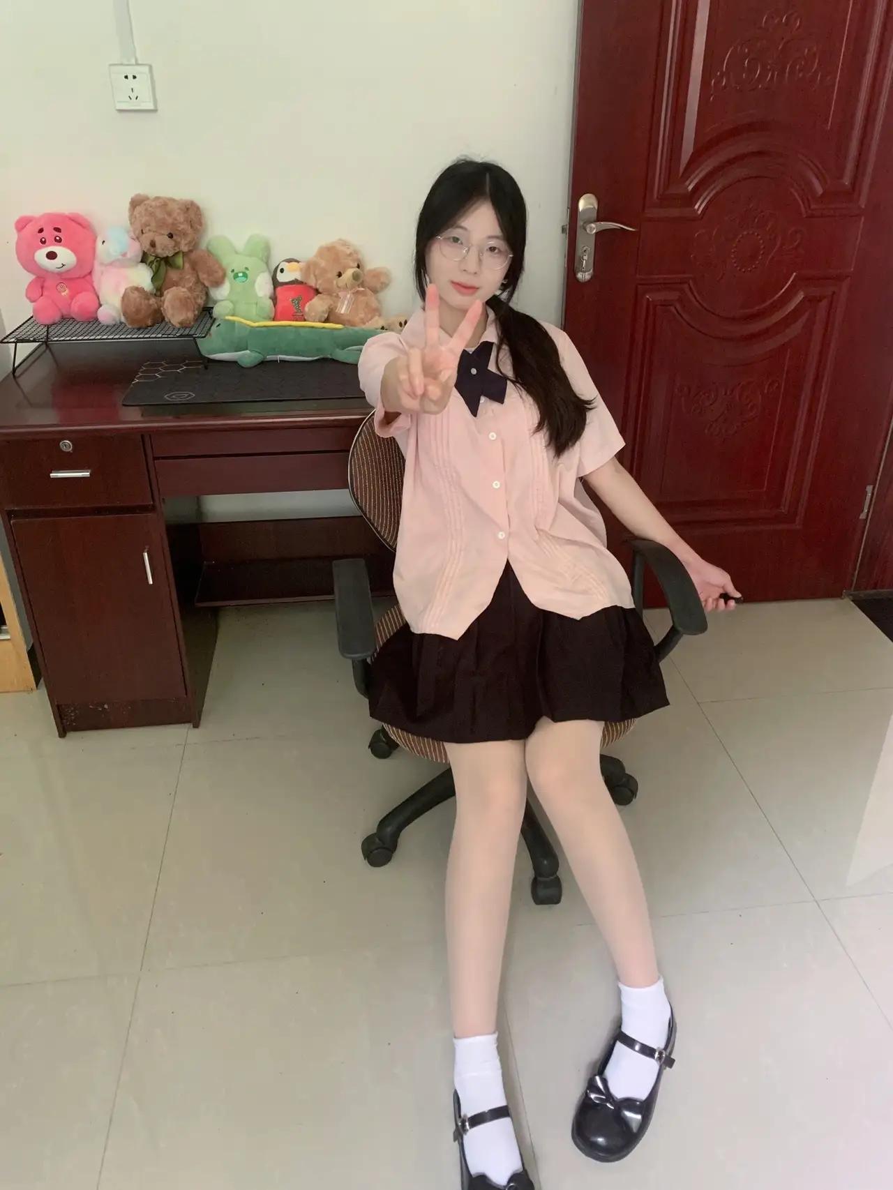可爱少女风，粉嫩校园穿搭，萌趣泰迪熊相伴！💕🐻👩‍🦰女生如何穿搭看起来时